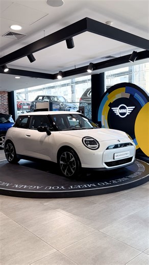 El nuevo MINI Cooper Eléctrico llega completamente renovado. 🚙🔥​ Descubre la potencia, autonomía y estilo del nuevo MINI sin emisiones. 😉​ 👉🏻 Agenda un test drive aquí: https://goo.su/Hfix ​ #MINIPeru #MINILatam #MINICooperElectrico | MINI