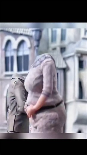 Potato Chip on Instagram: "日本利用压电瓷砖将脚步转化为电能。这些瓷砖捕捉来自你脚步的动能。当你行走时，你的重量和动作会对瓷砖产生压力。瓷砖会轻微弯曲，从而产生机械应力。瓷砖内部的压电材料将这种应力转化为电能。每一步都会产生少量电荷，而数百万步结合在一起就能产生足够的电力来驱动LED 灯、数字显示屏和传感器。在像涩谷车站这样繁忙的地方，每天大约有240万个脚步为这一系统作出贡献。这些电能可以被储存或立即使用，从而减少对传统电力来源的依赖，并支持可持续的城市基础设施。这种方法将日常运动转化为实用的可再生能源 #日本#知识#事实 #你知道吗#推荐 #科技 ＃创新 ＃历史 #技术＃实验＃热门 日本利用压电瓷砖将脚步转化为电能。这些瓷砖捕捉来自你脚步的动能。当你行走时，你的重量和动作会对瓷砖产生压力。瓷砖会轻微弯曲，从而产生机械应力。瓷砖内部的压电材料将这种应力转化为电能。每一步都会产生少量电荷，而数百万步结合在一起就能产生足够的电力来驱动LED 灯、数字显示屏和传感器。在像涩谷车站这样繁忙的地方，每天大约有240万个脚步为这一系统作出贡献。这些电能可以被储存或立即使