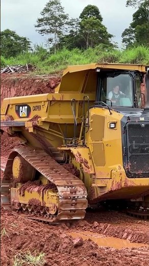 Caterpillar Tracked Dump Truck Destroys Deep Mud! 💪🔥 | 4K Heavy-Duty #shorts #dumptruck #caterpillar