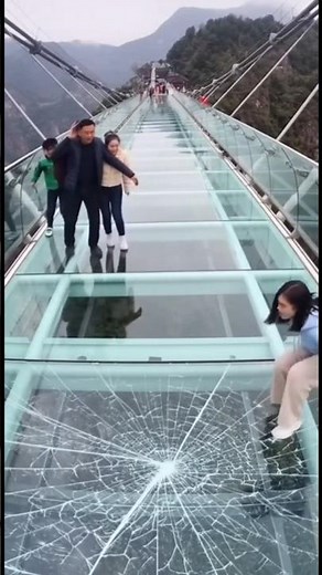 Double Bridge Scare! Two Families Survive Glass Bridge Cracks in China