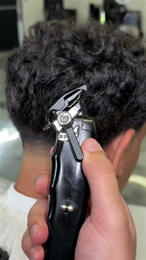 Expert Neck Taper Fade Tutorial Using Clippers #fade #taper #barber