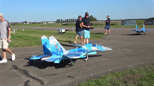 【RC 模玩】大型航模编队飞行演示