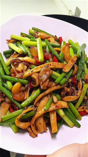 Squid with Garlic Scapes – Crunchy & Savory