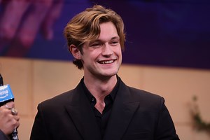 Damian Hardung di Maxton Hall e Sarah Waissglass di Ginny&Georgia reciteranno insieme in un romance
