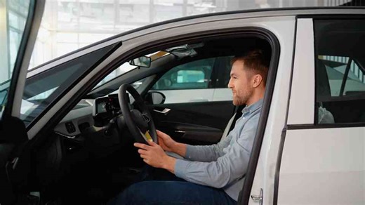 Electric Vehicle Insurance: 7 Critical Factors to Consider when Insuring an EV