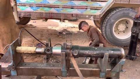 Young Squad Solves Hydraulic Jack Problem Perfectly