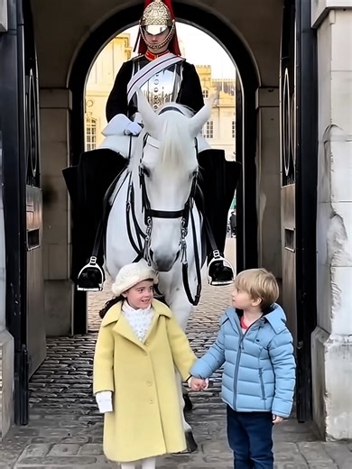 Guard Horse Stays Perfectly Still While Kids Touch It #satisfying #royalguard #viralvideo #kingguard
