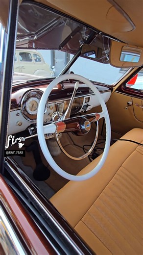 Ray Flores on Instagram: "1950 Chevy | JVs Shindig @sammy_50deluxe_oldiescc #50chevy #bombita #lowrider #californiasoul #flrs🤙🏽"