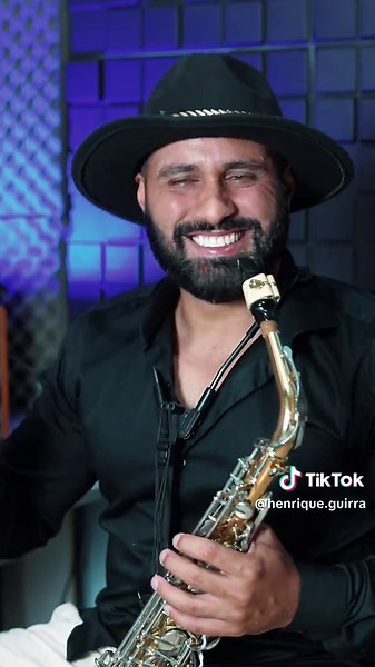 Listen to Your Heart: Captivating Saxophone Instrumental