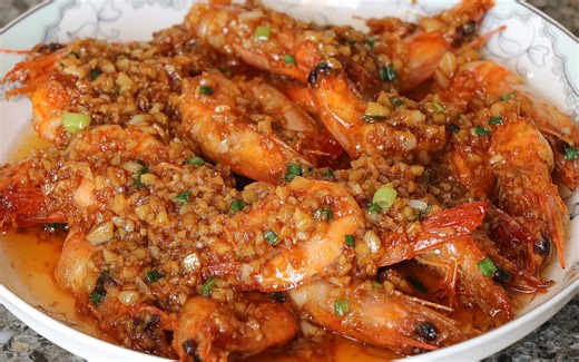 这才是“蒜蓉虾”最好吃的做法，蒜香入味，比清蒸大虾好吃太香了