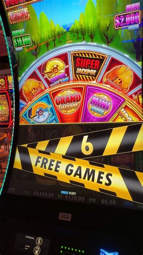 HUGE WINNING HOWLS AT THE CASINO! #jackpot #casino #slots | Raja Slots