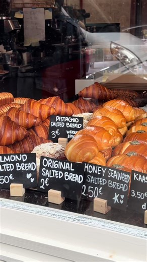 I was in Paris for weekend and obviously had to try as many croissants and pastries as humanly possible. We started off our first day of sight seeing at @lapetitemanis.paris, about a 5–10 minute walk from the Louvre. They had a huge selection to choose from, including many classic French pastries as well as Asian baked goods like salt bread. HIGHLY recommend checking out 📍La Petit Manis if you’re in the area or visiting! #paris #parisbakery #pariseats #saltbread #studyabroad