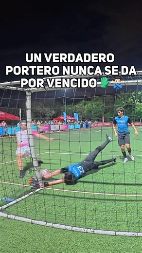 A true goalkeeper never gives up 🧤🙅🏻‍♂️ #goalkeeper #soccer #football #yassinebounou
