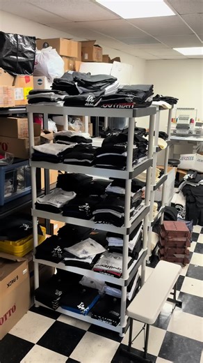 How to pack and ship out t-shirt orders #diy #stepbystep #tshirt #howto #smallbusiness