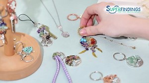 SUPERFINDINGS 6Pcs Tree of Life Keychain Natural Crystal Stone Handmade DIY Keychain Charm Pendant Flat Round with Tree Gemstone Key Chain Charm for Handmade DIY Lucky Bag Charms Keyring