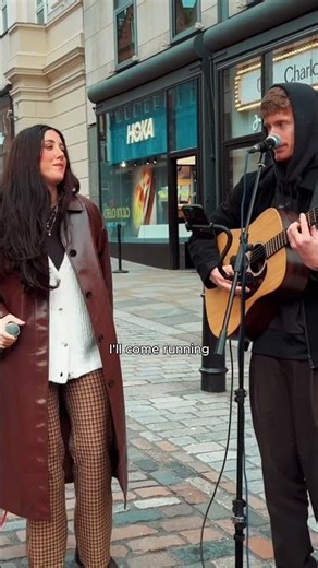You just call out my name And you know wherever I am... #streetperformer #leire #busking #london #ca