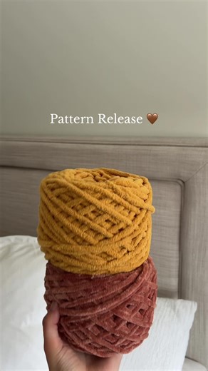 My Floppy Baby Giraffe crochet pattern has now been released on Etsy!🦒🤎 #valentinescrochetpattern #easycrochetpatternforbeginners #giraffecrochetpattern #crochetpatternsetsy #girlmeetscrochet