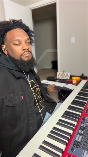 Braxton Moore on Instagram: "Ain’t No Need To Worry- Winans Cover 🙏🏾🎹💻#worship #classic #gospel #nextlevelgrinding"