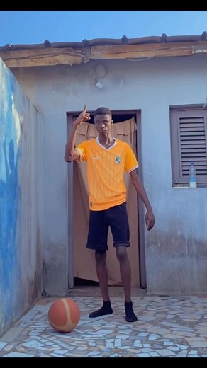 3.6M views · 31K reactions | on boost le wé la team 勞tapezzz dedans 勞掠 #footballskills #skills #futsalskills #reelsviralシ #tutorial | Le kewell national | Facebook