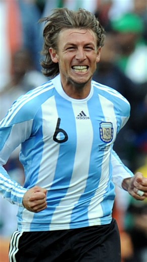 20K views · 682 reactions | The diving header of his dreams ⚽️ Gabriel Heinze stole the limelight in 's opening match of the 2010 FIFA World Cup South Africa™ as his sublime header was enough to beat  Stream highlights and more from the first FIFA World Cup™ on African soil FREE on FIFA+  https://f.plus/FIFAArchiveFB | FIFA+ | Facebook