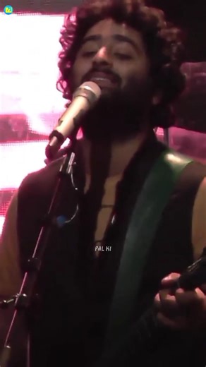 Sawan Aaya Hai 💖🥰 Arijit Singh Live Singing in Concert | Lyrics M1 #sawanaayahai #arijitsingh