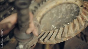 cleaning the metal gear from rust