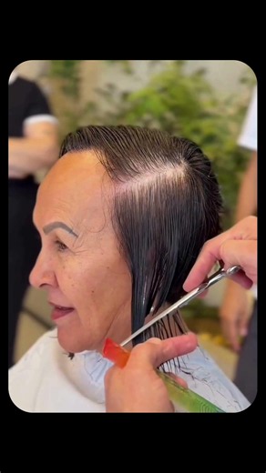 Short haircut for women trending in 2026