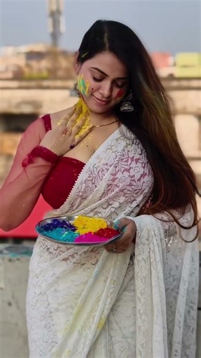 Color Splash: Attractive Curvy Glutes Shape and Intense Energy Playing Holi in Saree #GymMotivation
