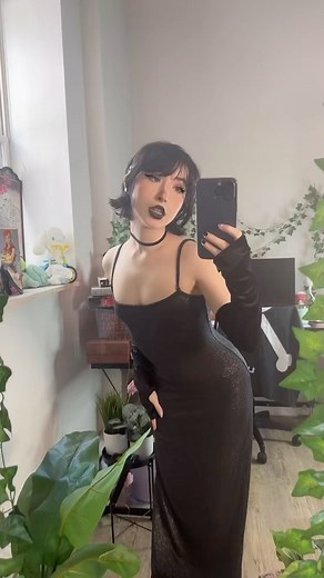 huni on Instagram: "this dress makes me feel like i’m going to prom lol (i never went to prom)"