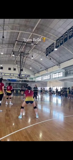 Grabe yong dig ni Bella sa spike ni Egay..NUWVT &NUGVT ODL💛💙 #nationaluniversity #nunsgvtladybullpups #mhicaelabelen #nuladybulldogs