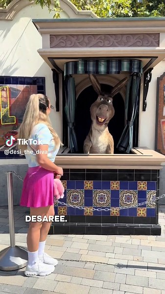 I went far, far away & found the sassiest donkey ever💅🏽🫏 Donkey had the funniest things to say. So glad we got a chance to see him & get some laughs in. 📍@Universal Studios Hollywood #universalstudioshollywood #shrekdonkey #shrekanddonkey #universalstudiostiktok #desithediva