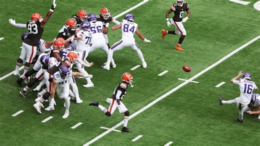Vikings' missed field goal apparently struck a cable