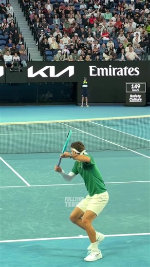 Lorenzo Musetti's Stunning One-Handed Backhand at the Australian Open
