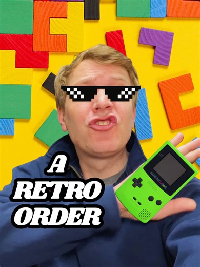 Who doesn't love the Gameboy Color? 😉💚 #gameboy #retrogaming #packingorders #nintendo #dkoldies