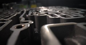 Flushing Automatic Transmission Parts Lubrication Oil 库存影片视频（100% 免版税）1086718703 | Shutterstock