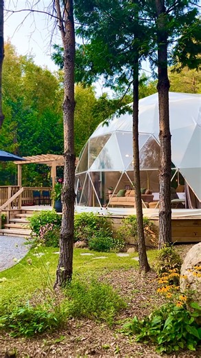 Katherine Palumbo on Instagram: "10 BEST GLAMPING SPOTS IN ONTARIO 📌 SAVE this post! Unique, romantic, affordable, eco-friendly, and immersed in nature, glamping is still one of the hottest ways to staycation in Ontario - and for good reason. From stargazing domes, safari tents, yurts and everything in between, I've rounded up MY TOP 10 glamping retreats in the province. Which one is your favourite? ✔️ Alabaster Acres in Caledon (@alabasteracres) ✔️ Muskoka Dome (@muskokadome) in Muskoka ✔️Grot