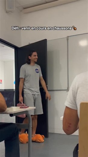 Caron 🧢 on Instagram: "Le prof a kiffé le flow 😂 . . . . . #humour #école #prank #drole #chausson . . . . . Tous les élèves visibles dans cette vidéo ont donné leurs accords pour être filmés et diffusés, tout comme le professeur qui a été mis au courant de la caméra cachée après la vidéo. ⚠️‼️"