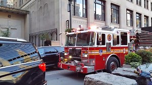 FDNY MIDTOWN MADNESS NYC Traffic Engine 1 Ladder 24 LOUD SIRENS Responding VERY UP CLOSE | WestCoast Fire Media