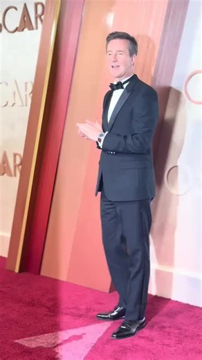 Best Supporting Actor nominee Edward Norton making an entrance at the 97th #Oscars #usa #fyp #fypシ
