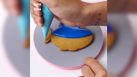 How to Make Satisfying Ocean Cookies 🦈🌊 | Shark & Seahorse Decorating Tutorial