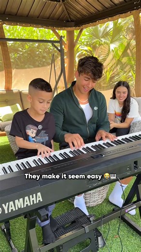 1.1M views · 40K reactions |  7 year old Jelijah Diaz and Yoangelolo bring the house down with their stunning duet of Heart and Soul on the piano!  Justjulesog is totally in awe 勞 watching these two musical geniuses play together!  #piano #heartandsoul #talentedkids #collab #youngmusician #youngtalent #youngpianist #pianokids #musickids #pianist #pianoplayer | Jelijah Diaz | Facebook