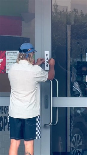 1.5M views · 9.2K reactions | How can a harmless prank be so evil at the same time #fblifestyle 藍 | UNILAD Tech | Facebook