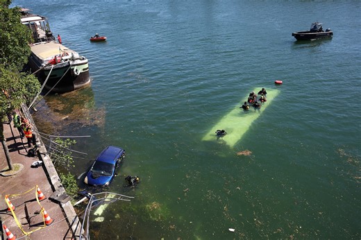 Un bus tombe dans la Seine dans l'Essonne, quatre personnes secourues