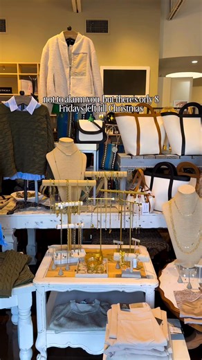 🎄 The holidays are right around the corner — and trust us, she doesn’t want another sweater. 😅✨ Give the gift of relaxation this year with a Spa Hollywood gift card. Whether it’s for your girlfriend, wife, or someone who deserves serious pampering… a spa day always wins. 💆‍♀️💖Grab yours now and secure the title of best gift giver. 🎁 | Spa Hollywood