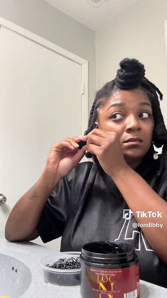finally, a mini tutorial on how i do my loc knots 🤭 this usually takes me about 2 hours to knock out 💛 enjoy #locs #locstyles #locstylesforwomen #atlanta #atl #fypシ #longlocstyles #retwistandstyle