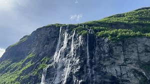 Des cascades d'eau de hautes falaises, : vidéo de stock (100 % libre de droit) 3993258111 | Shutterstock