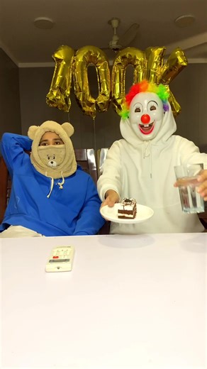 Clown eats cake 🤡🤣 #laugh #chips #prank #challenge #foodhacks #food #foodie #funny #comedy #meme #foodtaleswitha #tiktok #foodchallenge #tiktokfood #foryoupage #fyp #fypシ #fypシ゚viral #trending #trendingvideo #fail