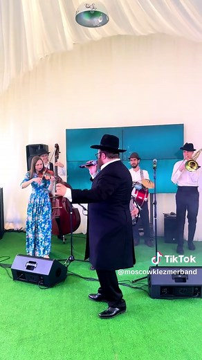 Hava Nagila — Rabbi Sings Traditional Jewish Song
