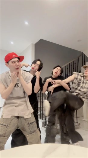 Ruồi 🪰 không gầm mà tưởng là Hello Kitty hả #lohan #atsh #anhtraisayhi #anhtrailohan