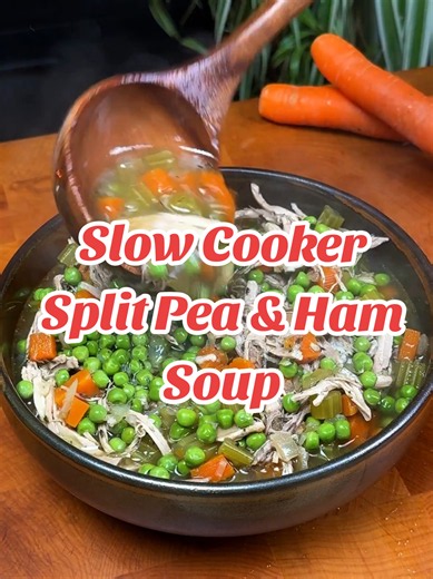 Slow-cooked split pea & ham soup🍲 Rich, tasty, and extremely comforting 🥣 This is the kind of soup that cooks itself and tastes even better the next day 🤤 You’ll find the recipe for free in our brand new newsletter ✨ link in bio!🔗 Bon appétit🥰 Jo and Bart #soup #slowcooker #food #delicious #yummy